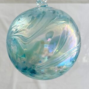 Kugel zum hängen bunte Glaskugel hellblau klar mundgeblasenes Kristallglas Durchmesser ca. 8 cm