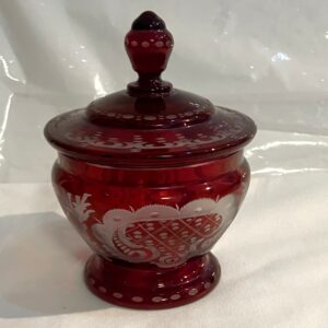 Egermann Deckeldose  antik rubinrot geschliffen Höhe ca. 11,5 cm und Durchmesser 10 cm